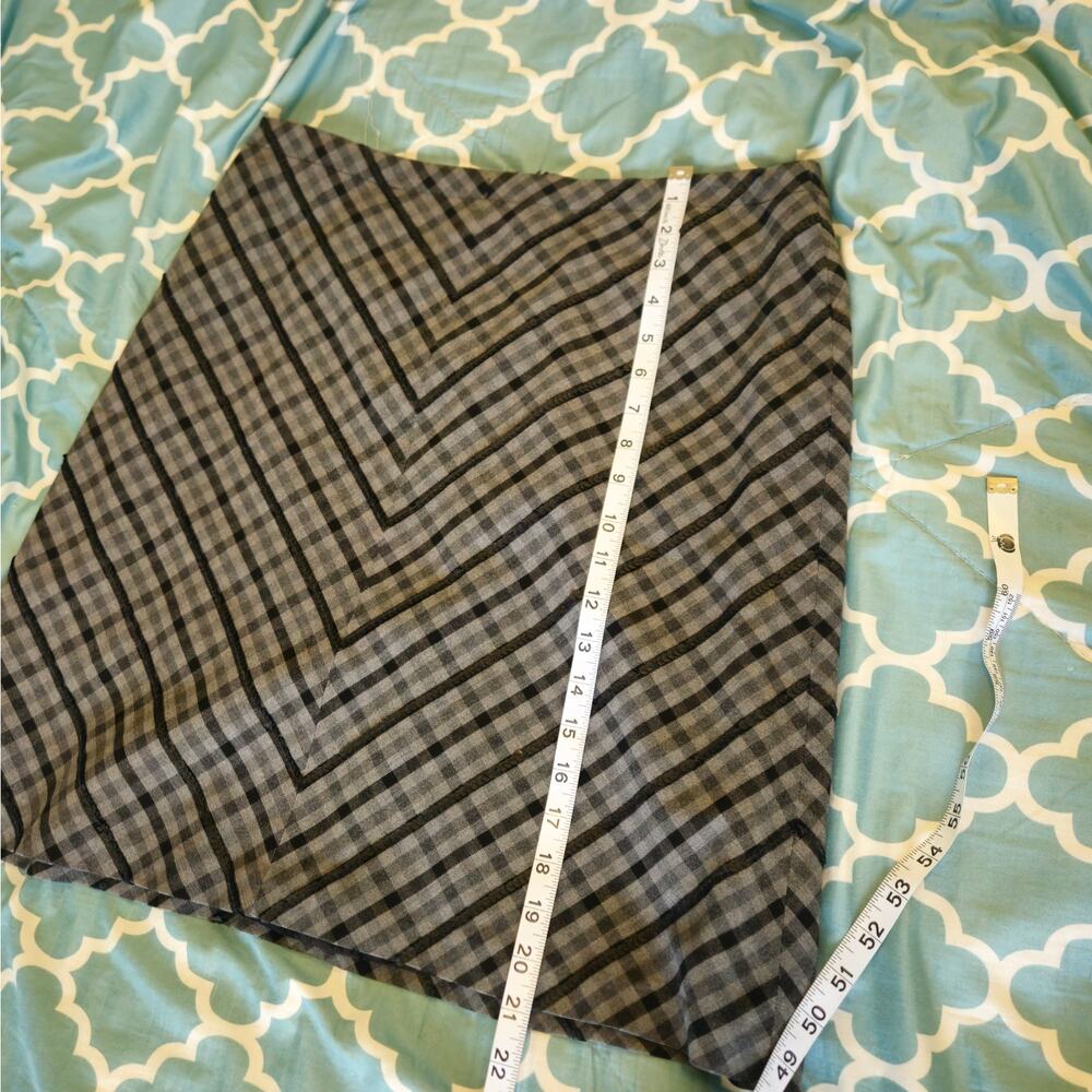 Nine West Black Gray Plaid Skirt Size 12 Chevron Pattern Sequin - Picture 5 of 6